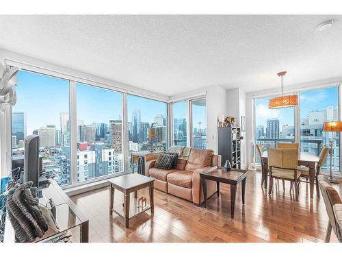 1800-817 15 Avenue Sw, Calgary, AB - Indoor Photo Showing Living Room