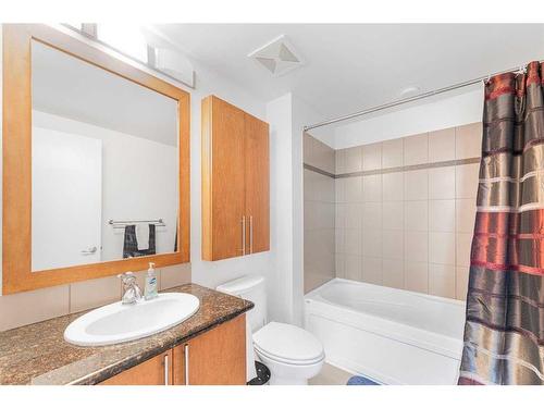 1800-817 15 Avenue Sw, Calgary, AB - Indoor Photo Showing Bathroom