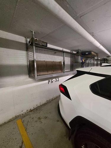 1800-817 15 Avenue Sw, Calgary, AB - Indoor Photo Showing Garage