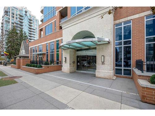 1800-817 15 Avenue Sw, Calgary, AB - Outdoor With Facade