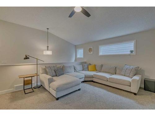 99 Legacy Glen Terrace Se, Calgary, AB - Indoor Photo Showing Living Room