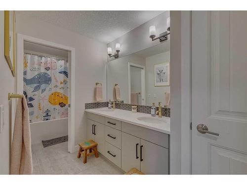 99 Legacy Glen Terrace Se, Calgary, AB - Indoor Photo Showing Bathroom