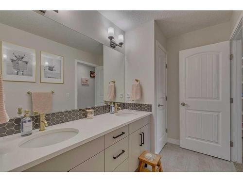 99 Legacy Glen Terrace Se, Calgary, AB - Indoor Photo Showing Bathroom