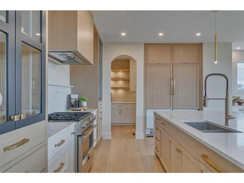 703 Green Haven Place, Rural Foothills County, AB - Indoor Photo Showing Kitchen With Upgraded Kitchen