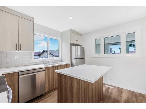 6740 Temple Drive Ne, Calgary, AB - Indoor Photo Showing Kitchen