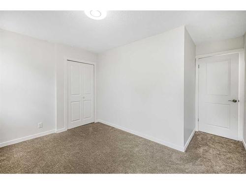 6740 Temple Drive Ne, Calgary, AB - Indoor Photo Showing Other Room