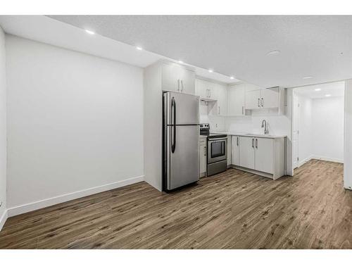 6740 Temple Drive Ne, Calgary, AB - Indoor Photo Showing Kitchen