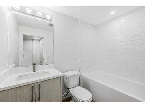 6740 Temple Drive Ne, Calgary, AB - Indoor Photo Showing Bathroom