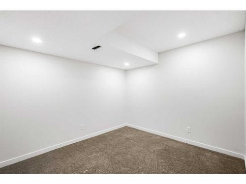 6740 Temple Drive Ne, Calgary, AB - Indoor Photo Showing Other Room