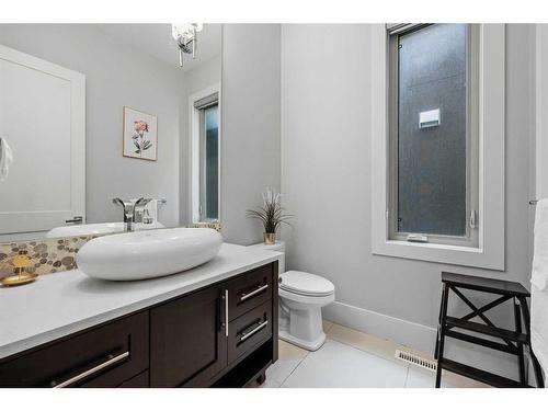 80 Coulee Way Sw, Calgary, AB - Indoor Photo Showing Bathroom