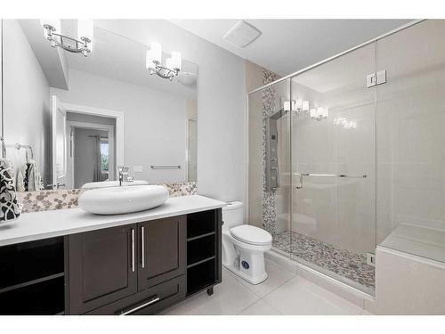 80 Coulee Way Sw, Calgary, AB - Indoor Photo Showing Bathroom