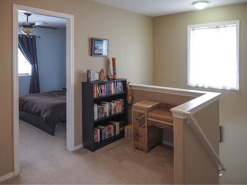 1105-720 Willowbrook Road Nw, Airdrie, AB - Indoor Photo Showing Bedroom