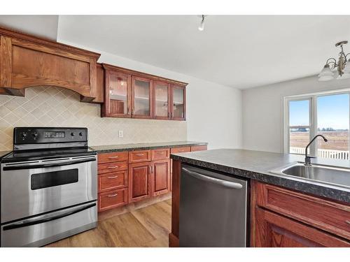 2425 13 Avenue, Didsbury, AB - Indoor Photo Showing Kitchen