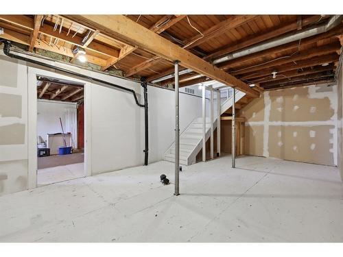 2425 13 Avenue, Didsbury, AB - Indoor Photo Showing Basement