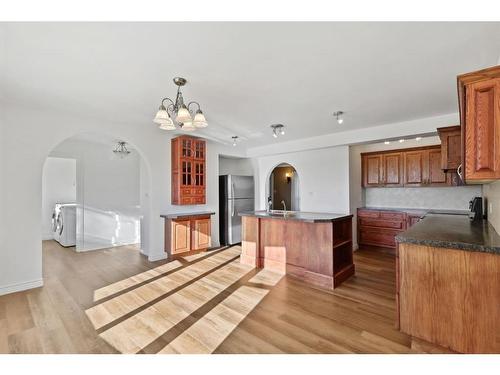 2425 13 Avenue, Didsbury, AB - Indoor Photo Showing Kitchen