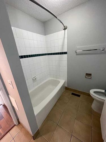 15-1919 69 Avenue Se, Calgary, AB - Indoor Photo Showing Bathroom