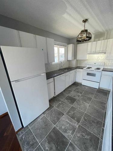 15-1919 69 Avenue Se, Calgary, AB - Indoor Photo Showing Kitchen