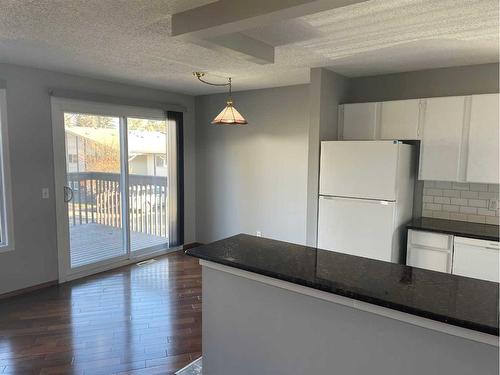 15-1919 69 Avenue Se, Calgary, AB - Indoor Photo Showing Kitchen