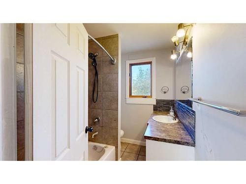 2313 22 Street, Nanton, AB - Indoor Photo Showing Bathroom