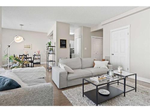 203-8108 109 Street Nw, Edmonton, AB - Indoor Photo Showing Living Room