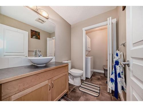 2214-211 Aspen Stone Boulevard Sw, Calgary, AB - Indoor Photo Showing Bathroom