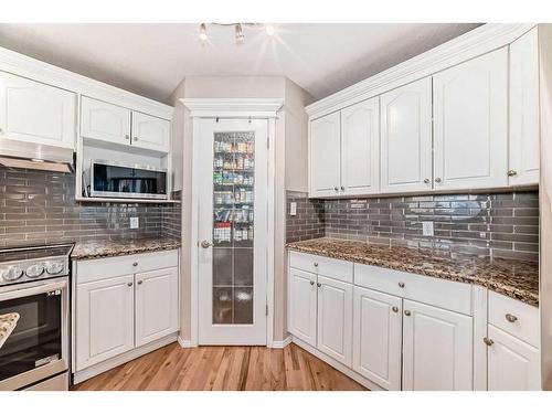 15510 Mckenzie Lake Way Se, Calgary, AB - Indoor Photo Showing Kitchen