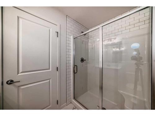 274 Aquila Drive Nw, Calgary, AB - Indoor Photo Showing Bathroom