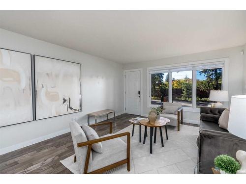 10213 75 Street Nw, Edmonton, AB - Indoor Photo Showing Living Room