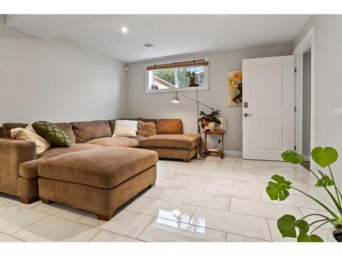 10213 75 Street Nw, Edmonton, AB - Indoor Photo Showing Living Room