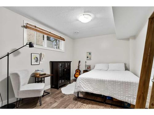 10213 75 Street Nw, Edmonton, AB - Indoor Photo Showing Bedroom