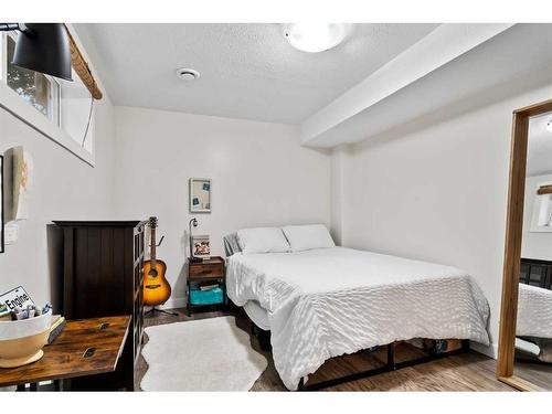 10213 75 Street Nw, Edmonton, AB - Indoor Photo Showing Bedroom