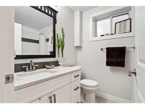 10213 75 Street Nw, Edmonton, AB - Indoor Photo Showing Bathroom