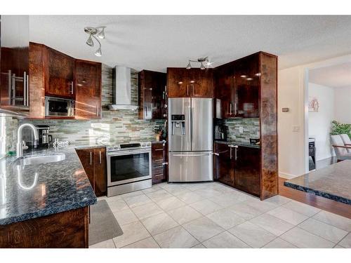 43 Berkshire Road Nw, Calgary, AB - Indoor Photo Showing Kitchen