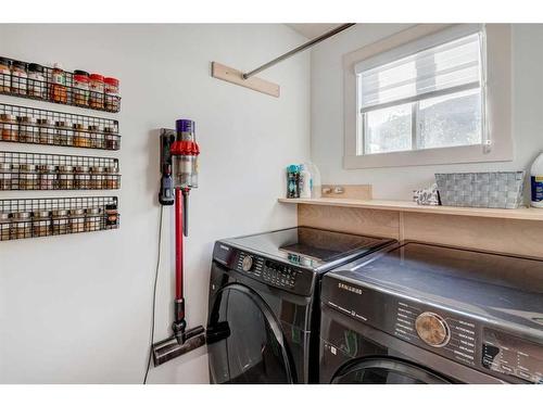 43 Berkshire Road Nw, Calgary, AB - Indoor Photo Showing Laundry Room