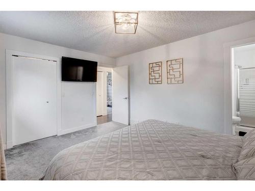 43 Berkshire Road Nw, Calgary, AB - Indoor Photo Showing Bedroom