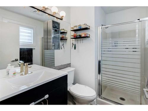 43 Berkshire Road Nw, Calgary, AB - Indoor Photo Showing Bathroom