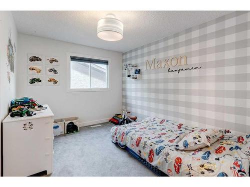 43 Berkshire Road Nw, Calgary, AB - Indoor Photo Showing Bedroom