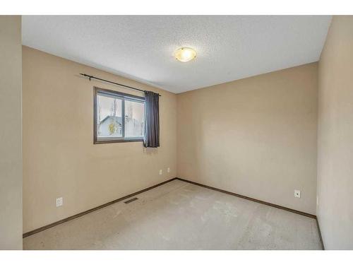 1920 New Brighton Drive Se, Calgary, AB - Indoor Photo Showing Other Room