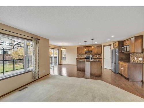 1920 New Brighton Drive Se, Calgary, AB - Indoor Photo Showing Kitchen