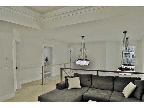 623 27 Avenue Ne, Calgary, AB - Indoor Photo Showing Living Room