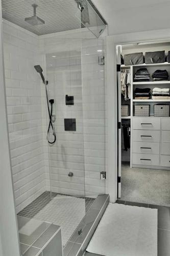 623 27 Avenue Ne, Calgary, AB - Indoor Photo Showing Bathroom