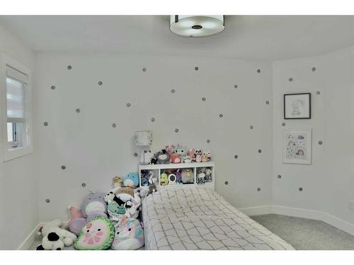 623 27 Avenue Ne, Calgary, AB - Indoor Photo Showing Other Room