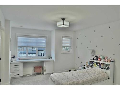 623 27 Avenue Ne, Calgary, AB - Indoor Photo Showing Bedroom