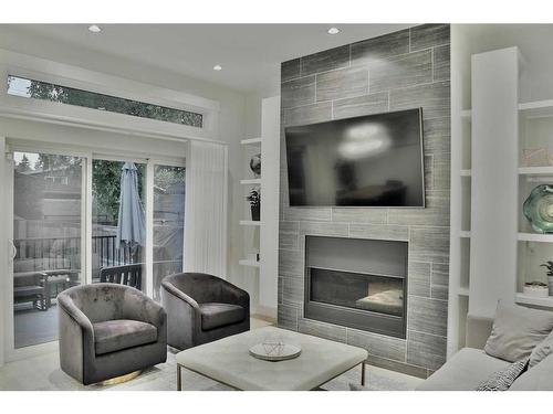 623 27 Avenue Ne, Calgary, AB - Indoor Photo Showing Living Room With Fireplace