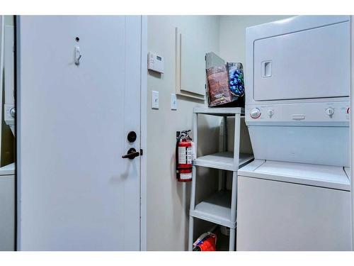 102-812 14 Avenue Sw, Calgary, AB - Indoor Photo Showing Laundry Room