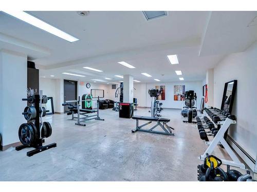 102-812 14 Avenue Sw, Calgary, AB - Indoor Photo Showing Gym Room