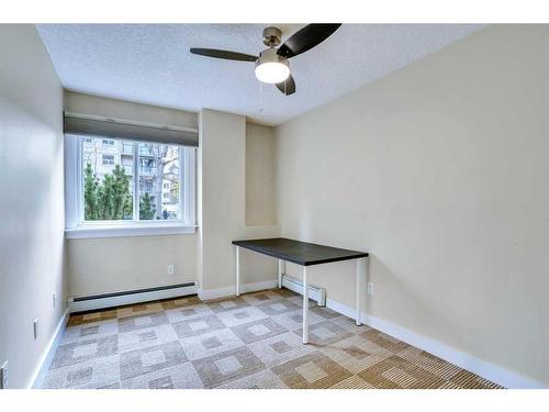 102-812 14 Avenue Sw, Calgary, AB - Indoor Photo Showing Bedroom