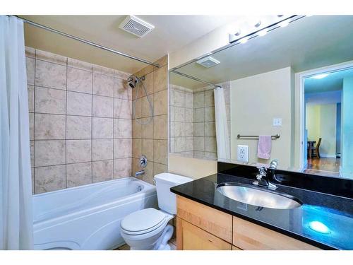 102-812 14 Avenue Sw, Calgary, AB - Indoor Photo Showing Bathroom