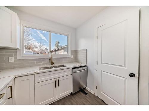 28 Bedford Circle Ne, Calgary, AB - Indoor