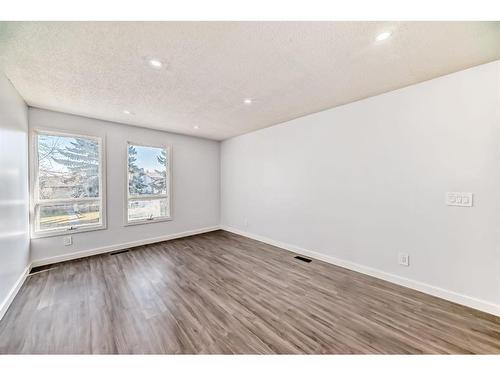 28 Bedford Circle Ne, Calgary, AB - Indoor Photo Showing Other Room